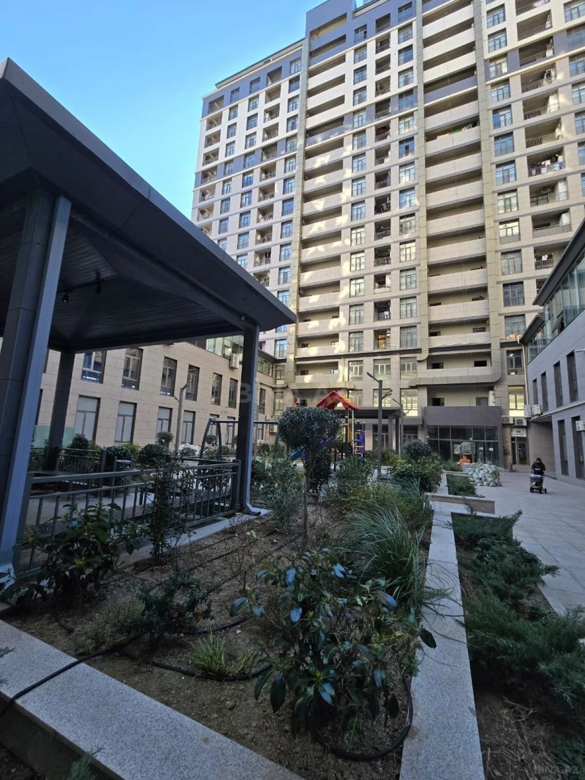 Satılır 3 otaqlı mənzil 115 m²