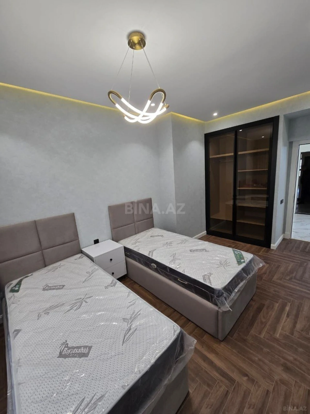 Satılır 3 otaqlı mənzil 115 m²