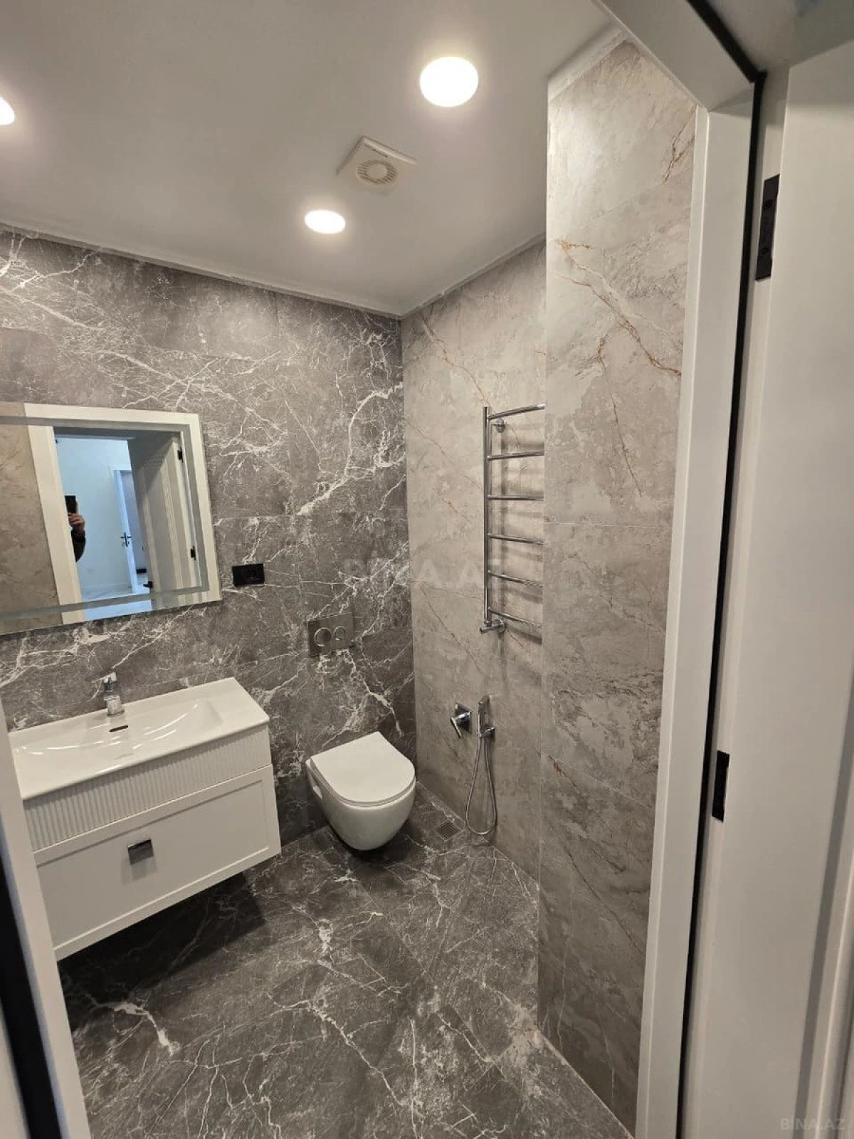 Satılır 3 otaqlı mənzil 115 m²