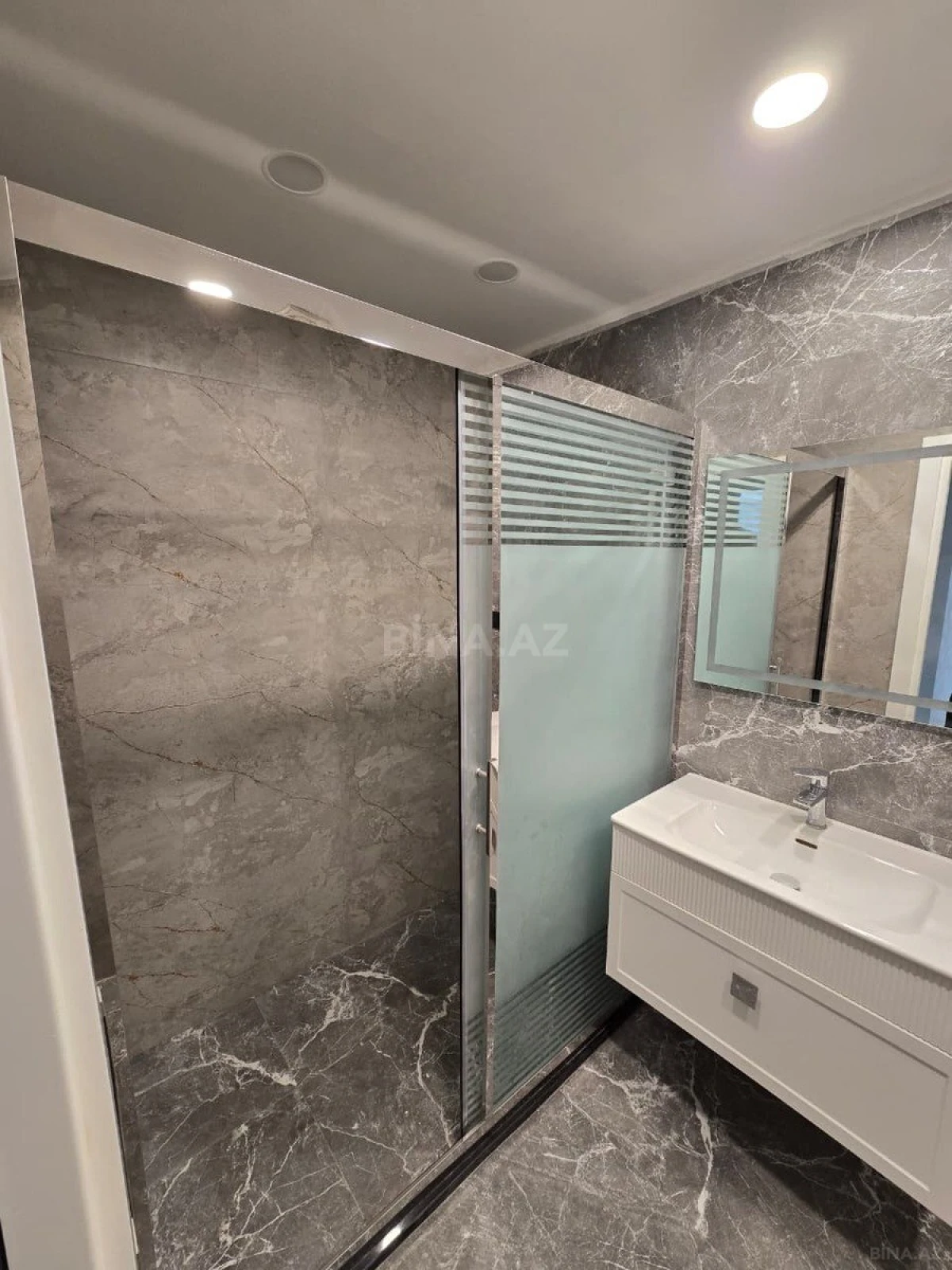 Satılır 3 otaqlı mənzil 115 m²