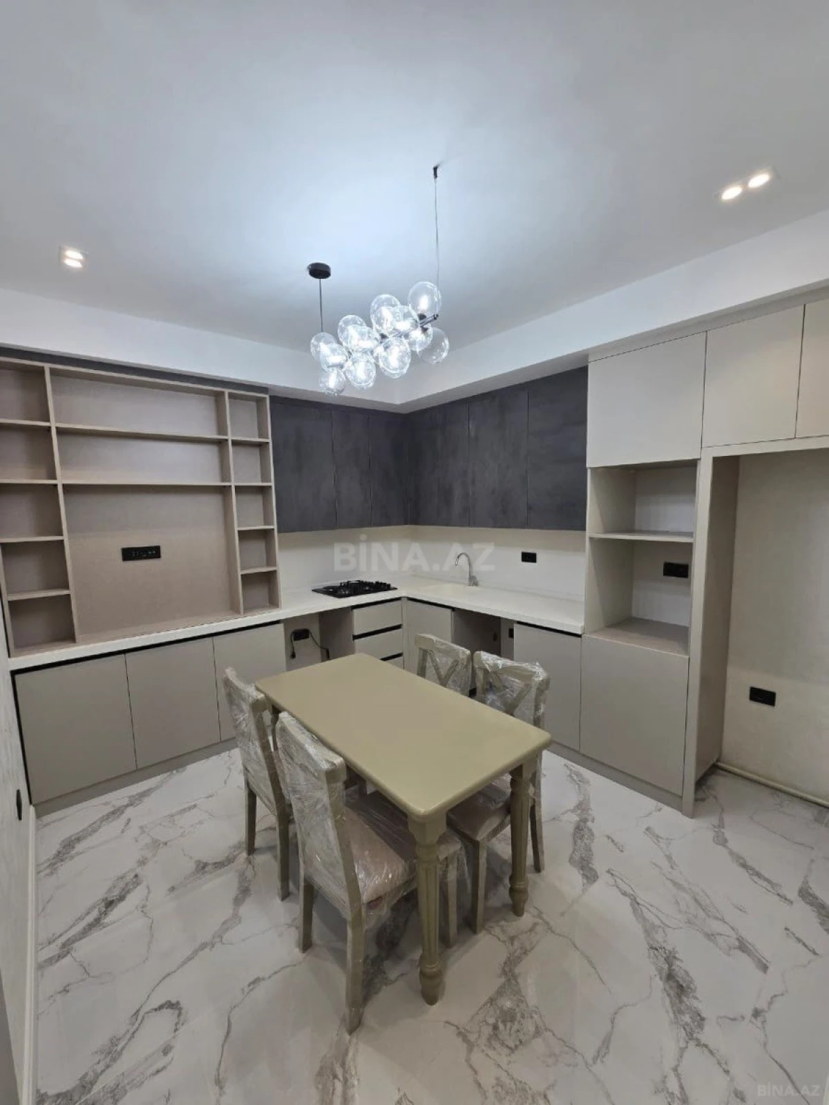 Satılır 3 otaqlı mənzil 115 m²