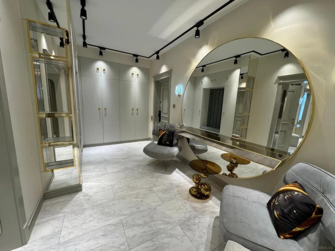 Satılır 5 otaqlı mənzil 185 m²