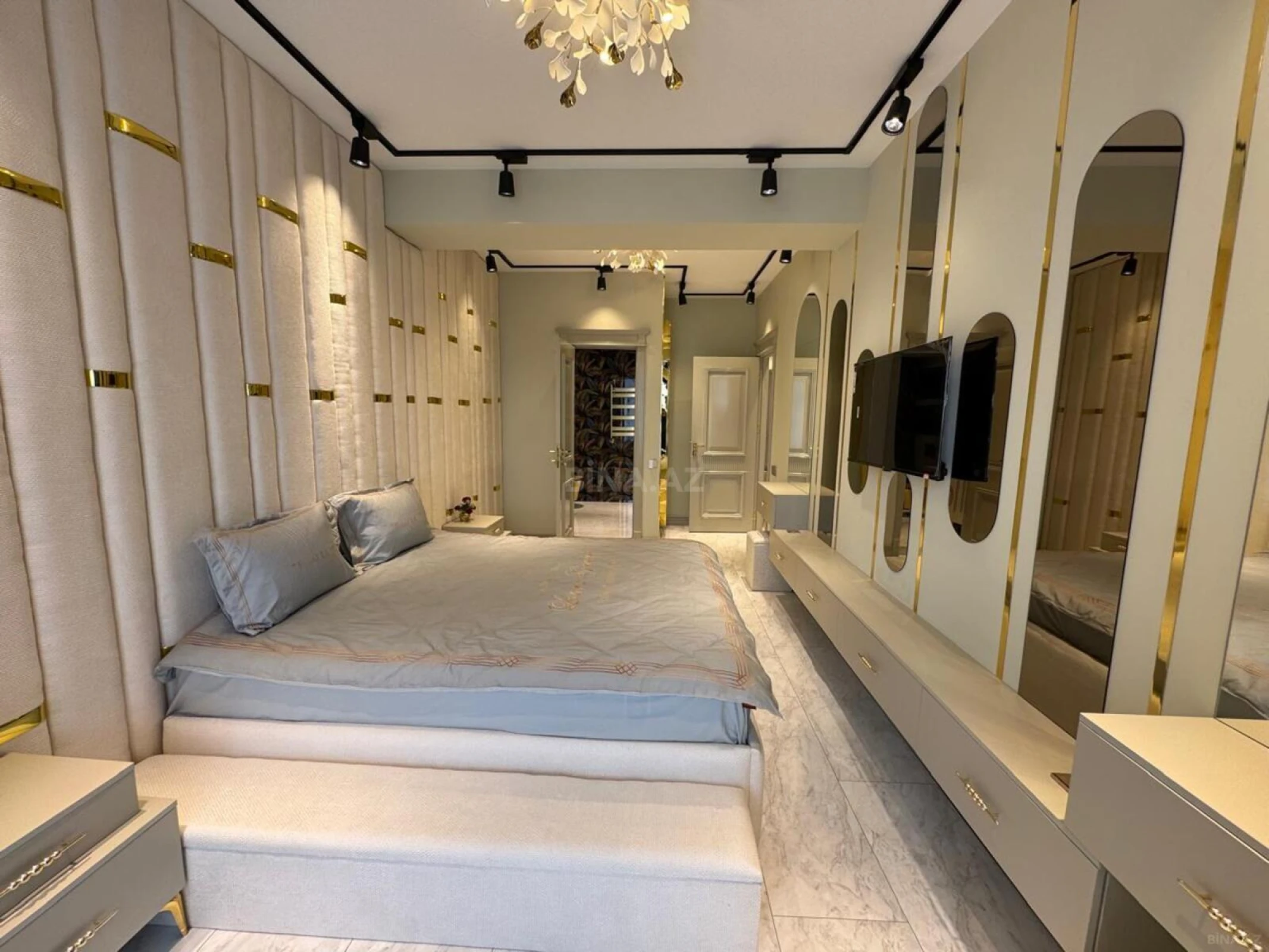 Satılır 5 otaqlı mənzil 185 m²