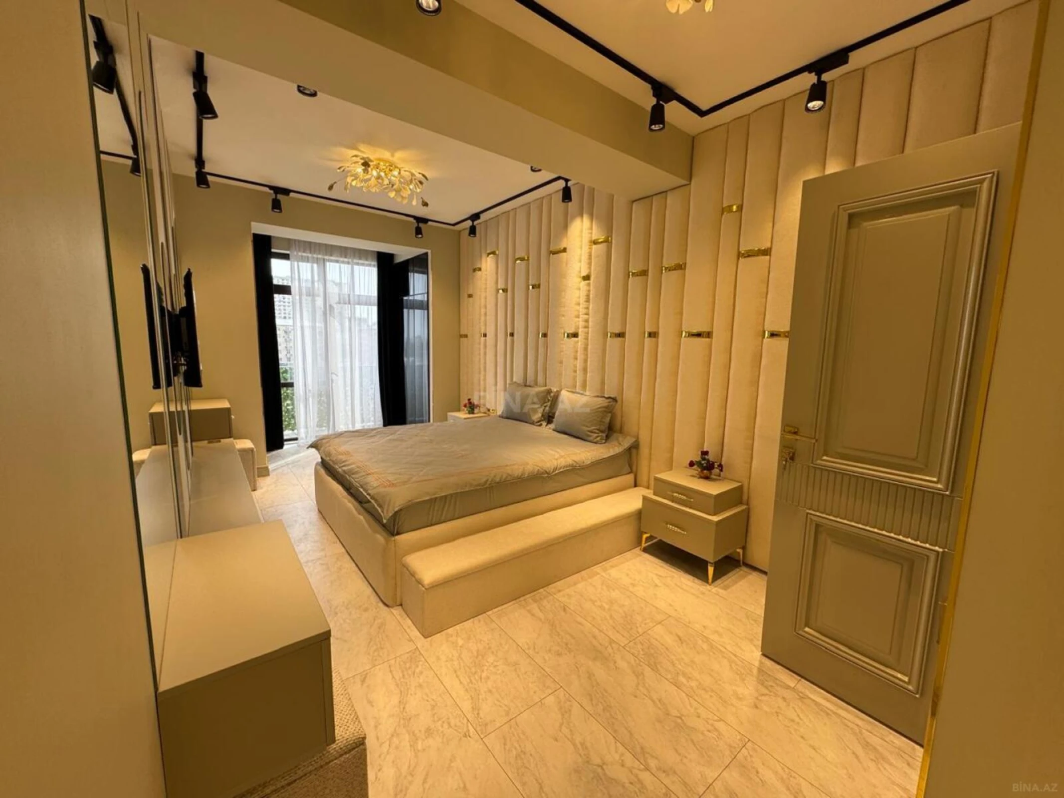 Satılır 5 otaqlı mənzil 185 m²