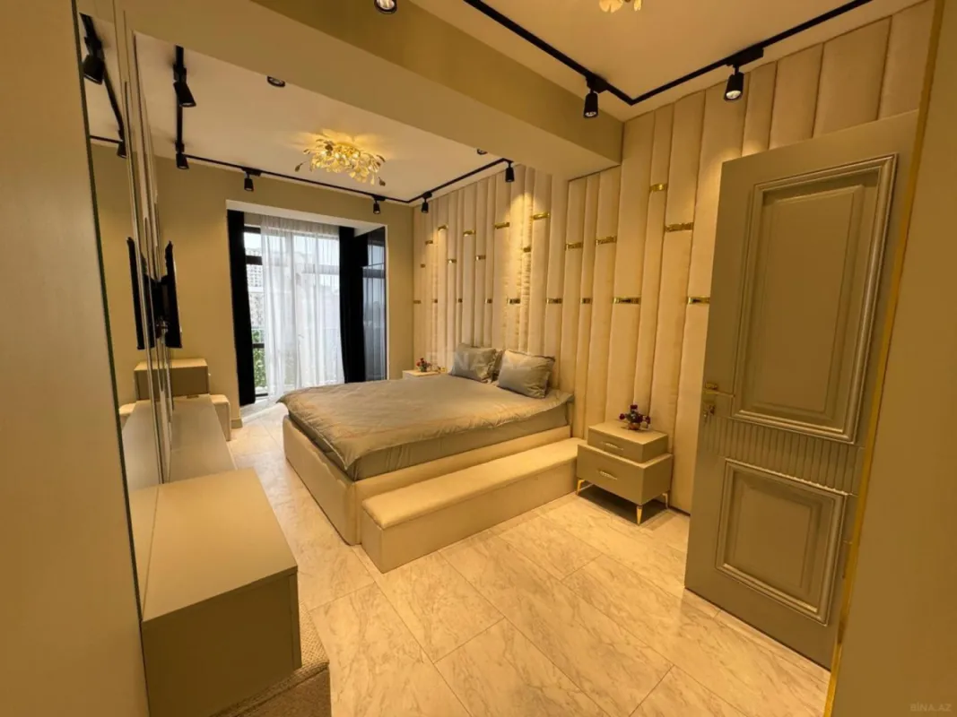 Satılır 5 otaqlı mənzil 185 m²