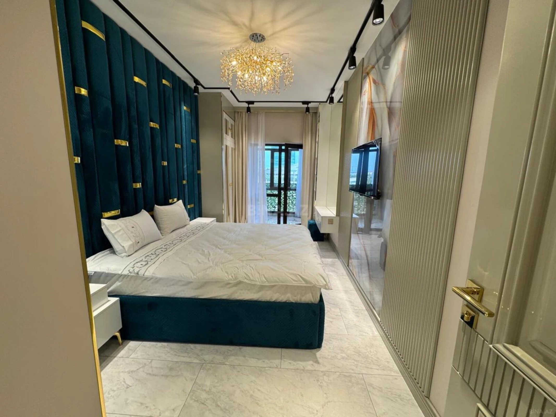 Satılır 5 otaqlı mənzil 185 m²