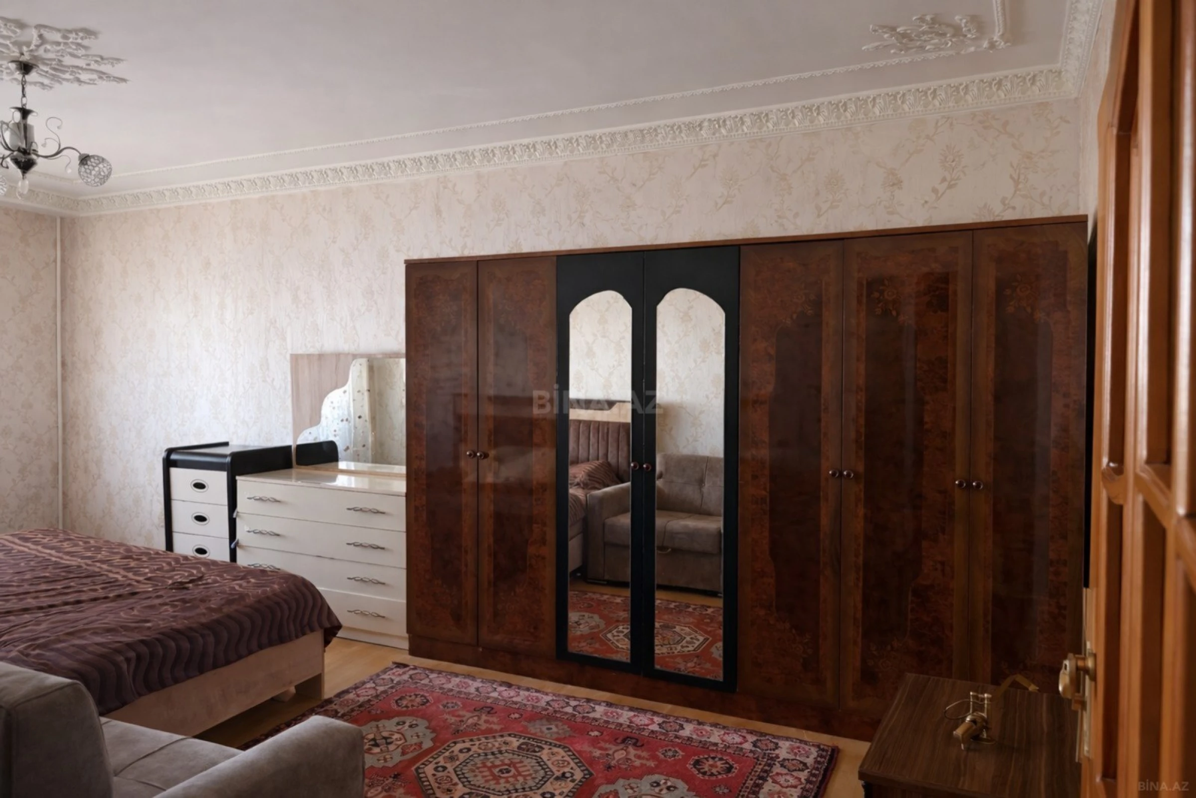 Satılır 4 otaqlı mənzil 100 m²