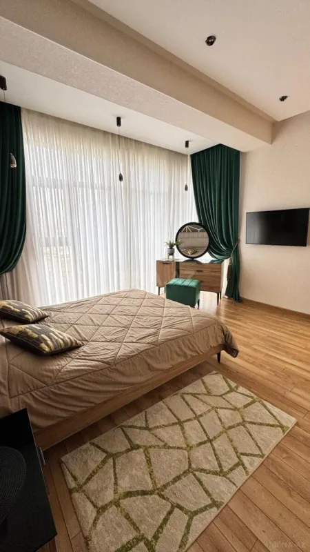 Kirayə verilir 2 otaqlı mənzil 85 m²