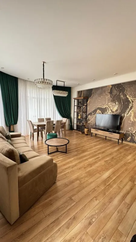 Kirayə verilir 2 otaqlı mənzil 85 m²
