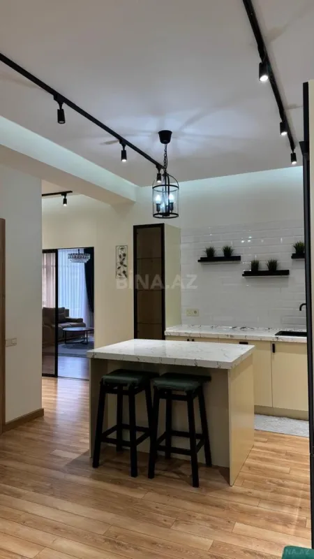 Kirayə verilir 2 otaqlı mənzil 85 m²