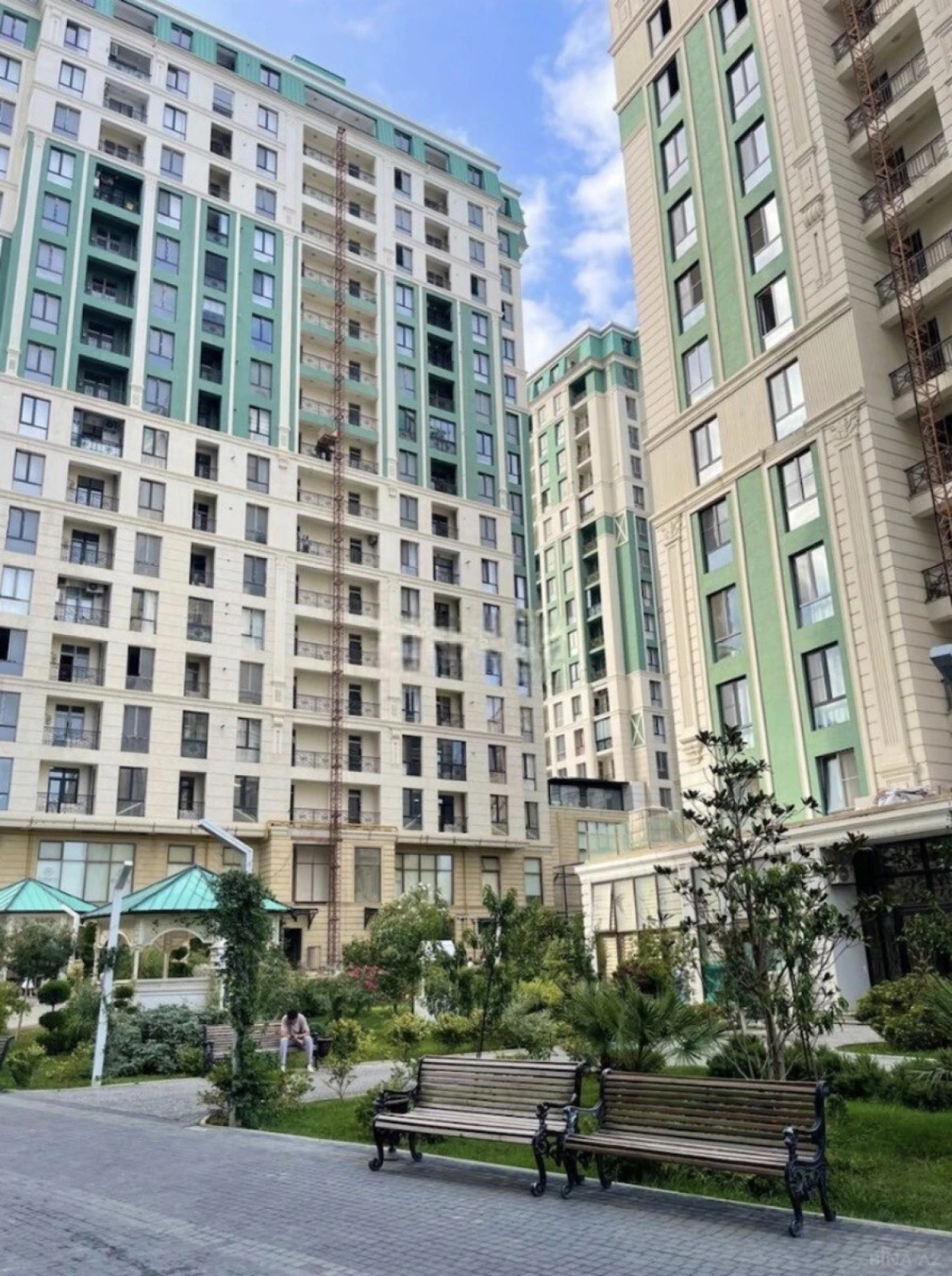 Satılır 4 otaqlı mənzil 219.5 m²