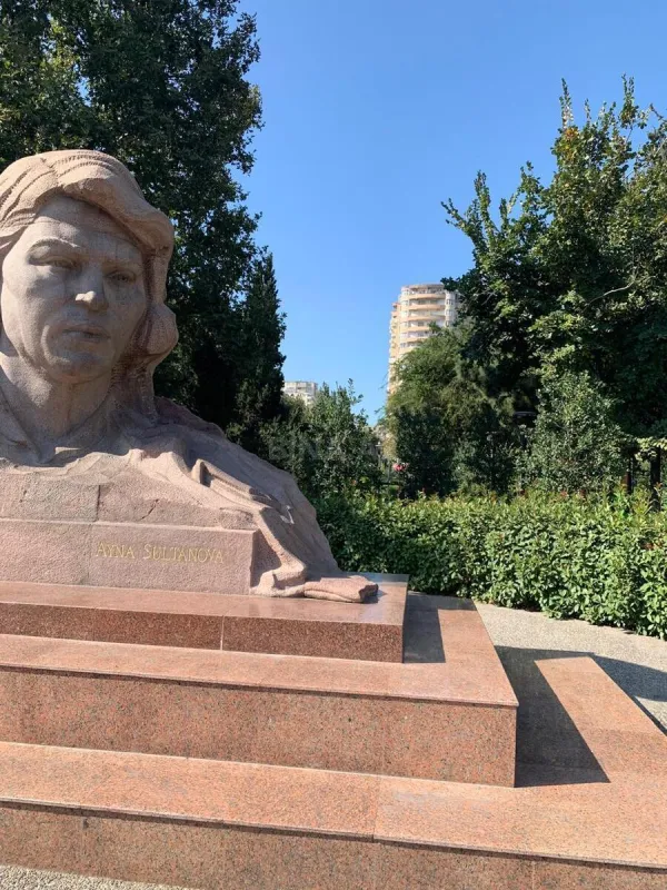 Satılır 2 otaqlı mənzil 90 m²