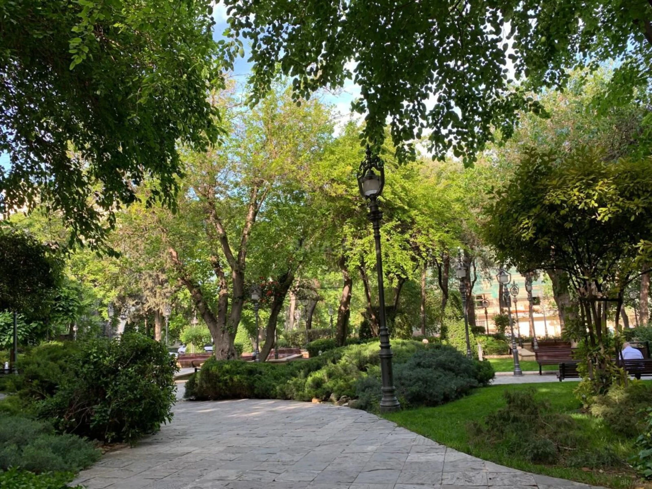 Satılır 2 otaqlı mənzil 90 m²