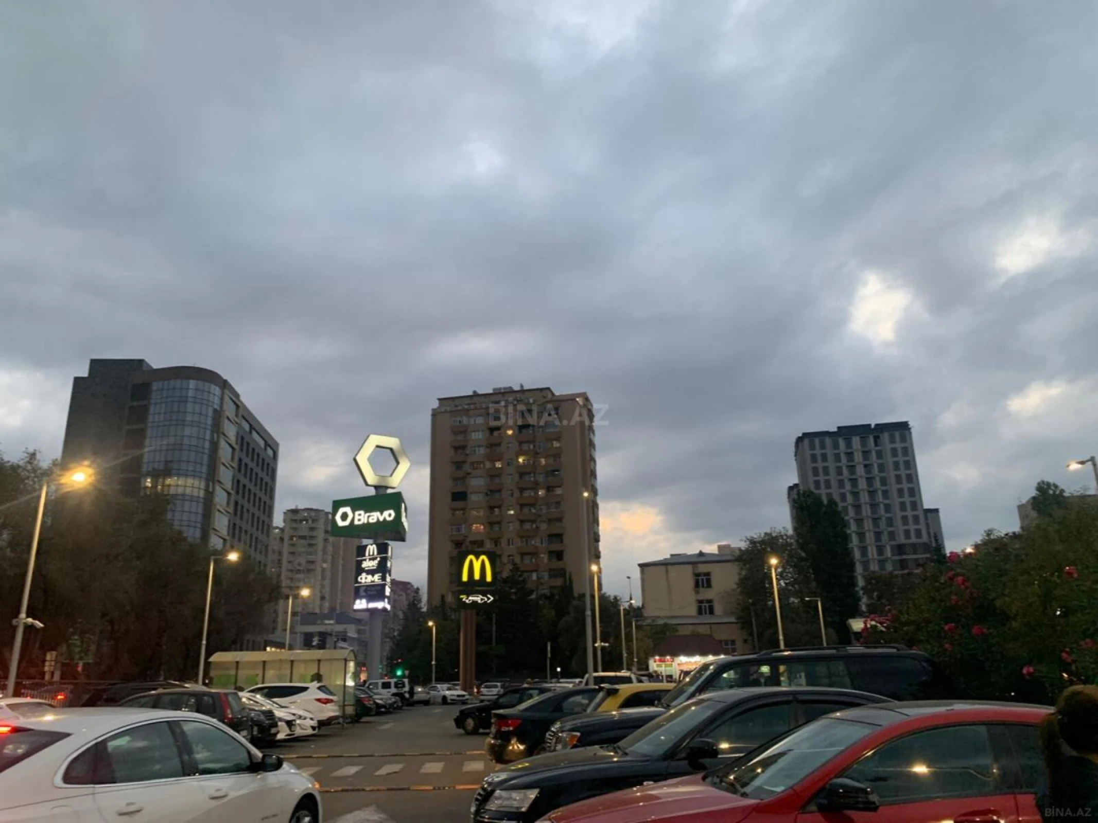 Satılır 2 otaqlı mənzil 90 m²