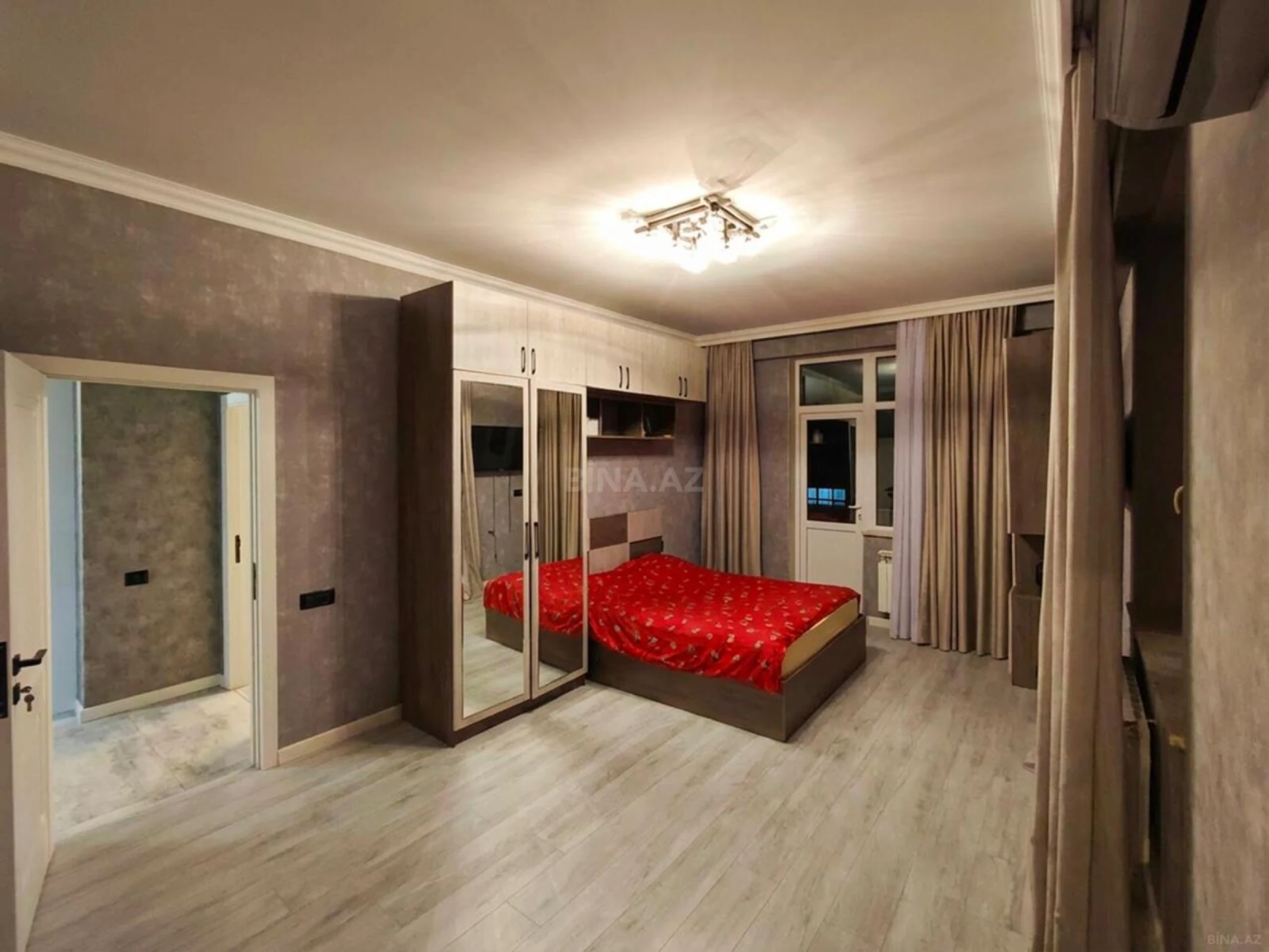 Satılır 3 otaqlı mənzil 150 m²