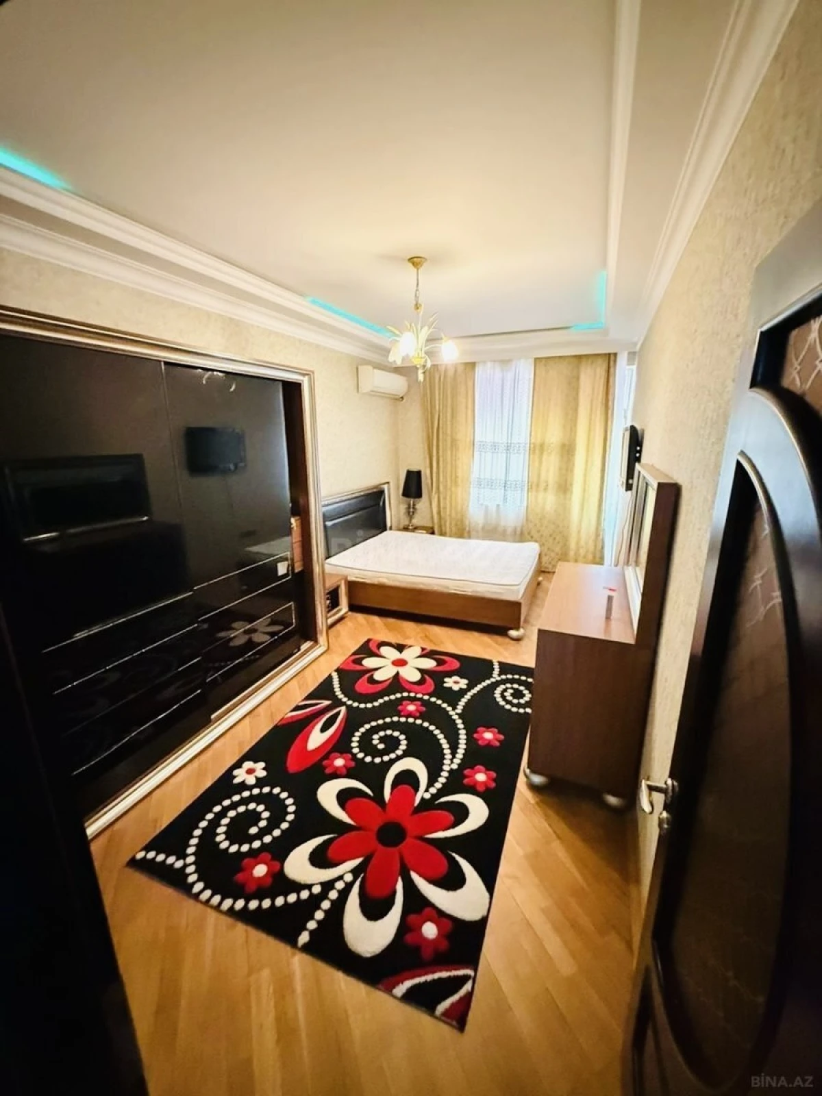 Kirayə verilir 3 otaqlı mənzil 123 m²