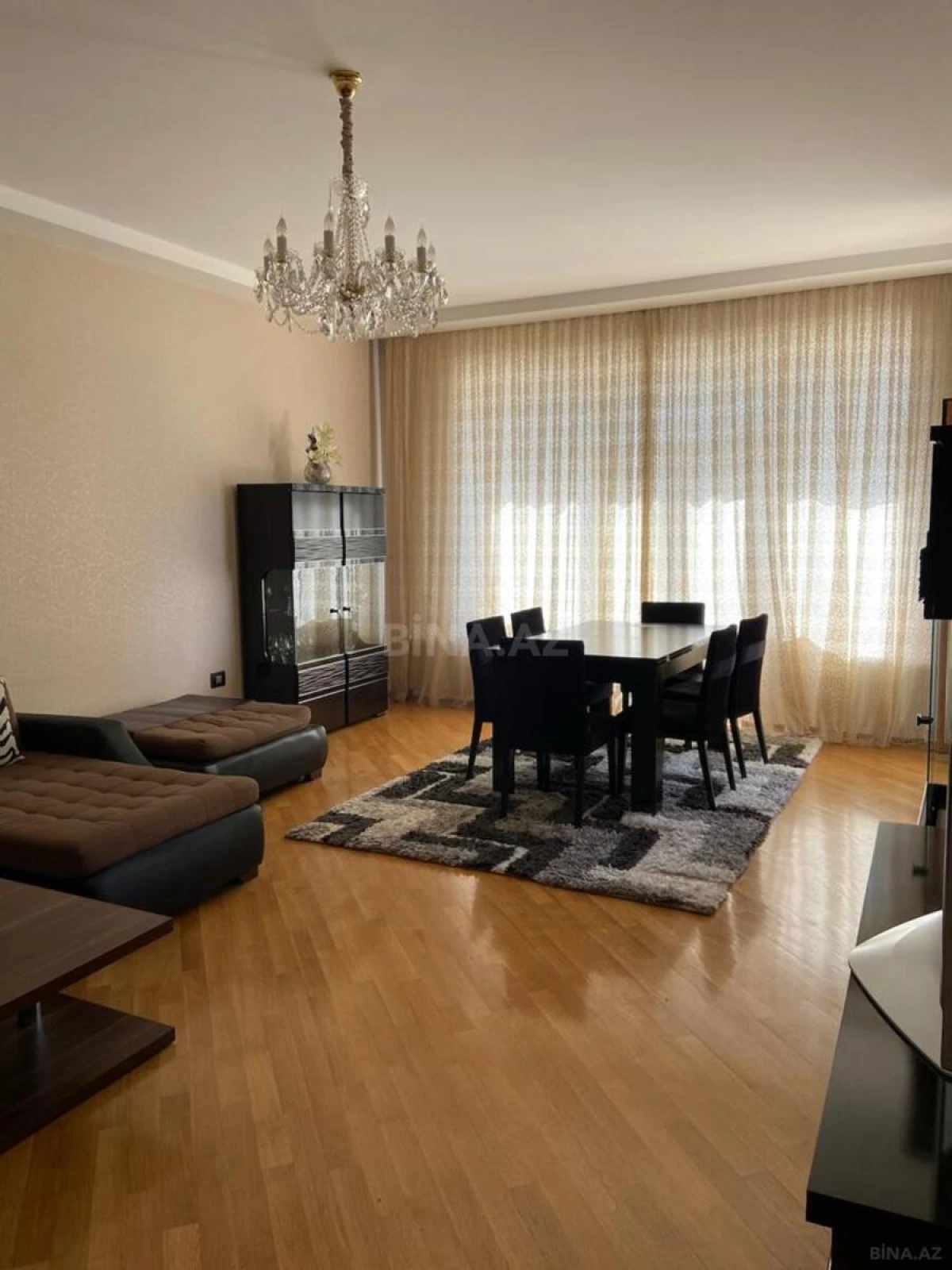 Kirayə verilir 2 otaqlı mənzil 110 m²