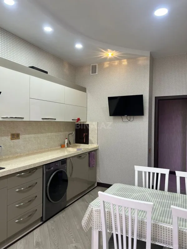 Satılır 3 otaqlı mənzil 130 m²