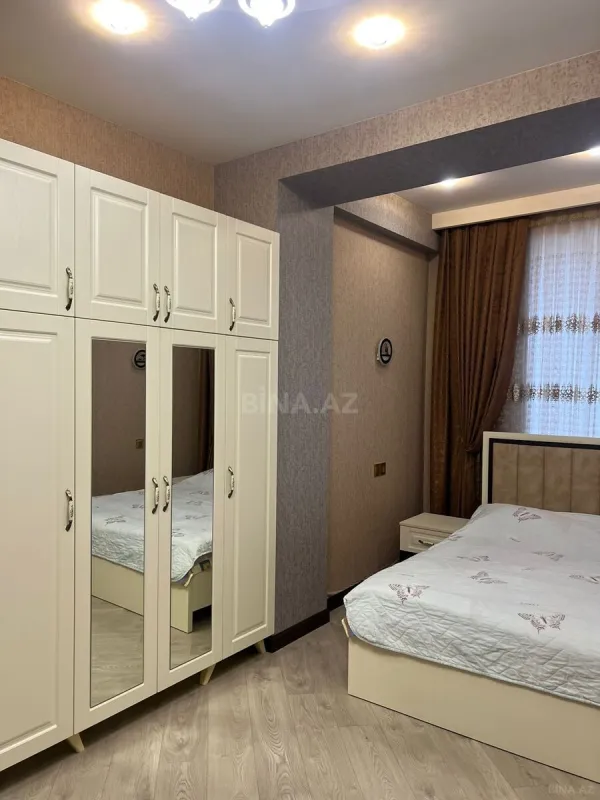 Satılır 3 otaqlı mənzil 130 m²
