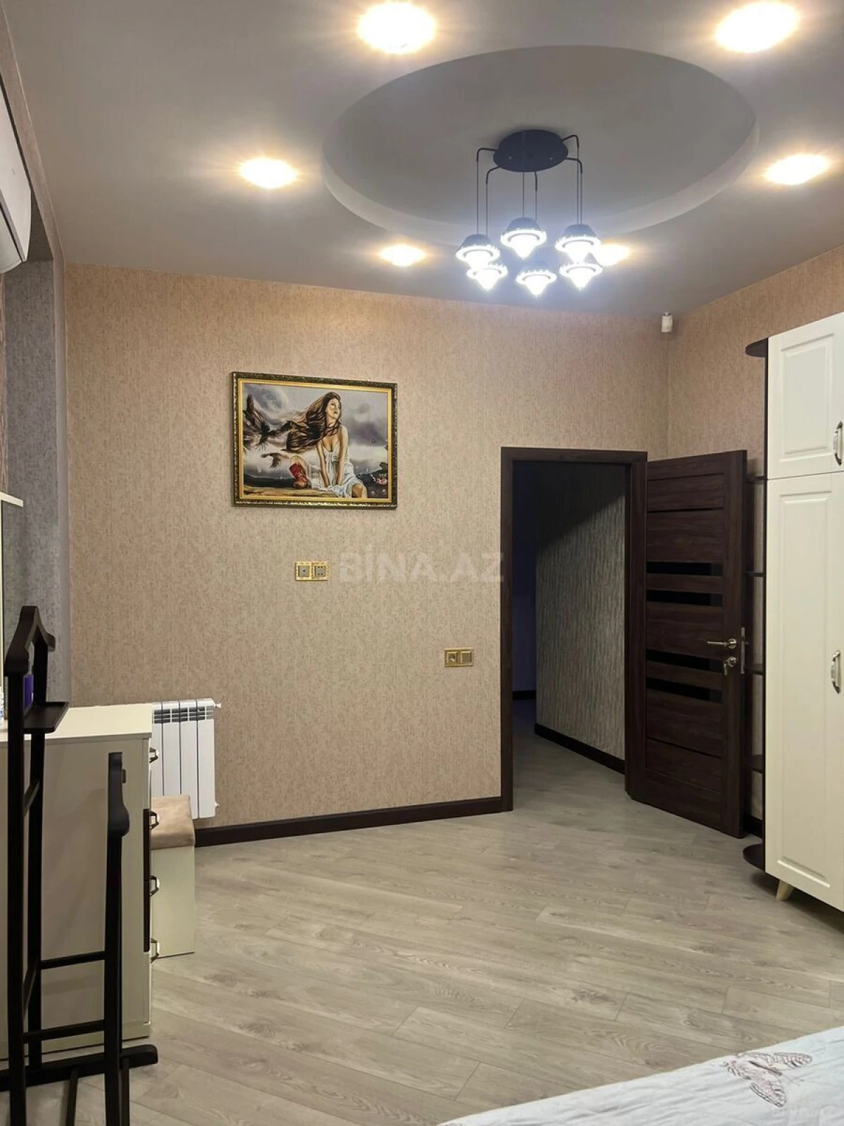 Satılır 3 otaqlı mənzil 130 m²