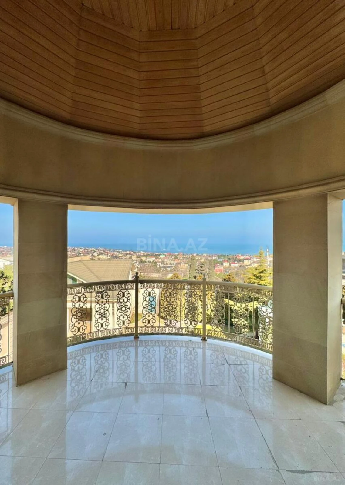 Satılır 14 otaqlı həyət evi 1875 m²