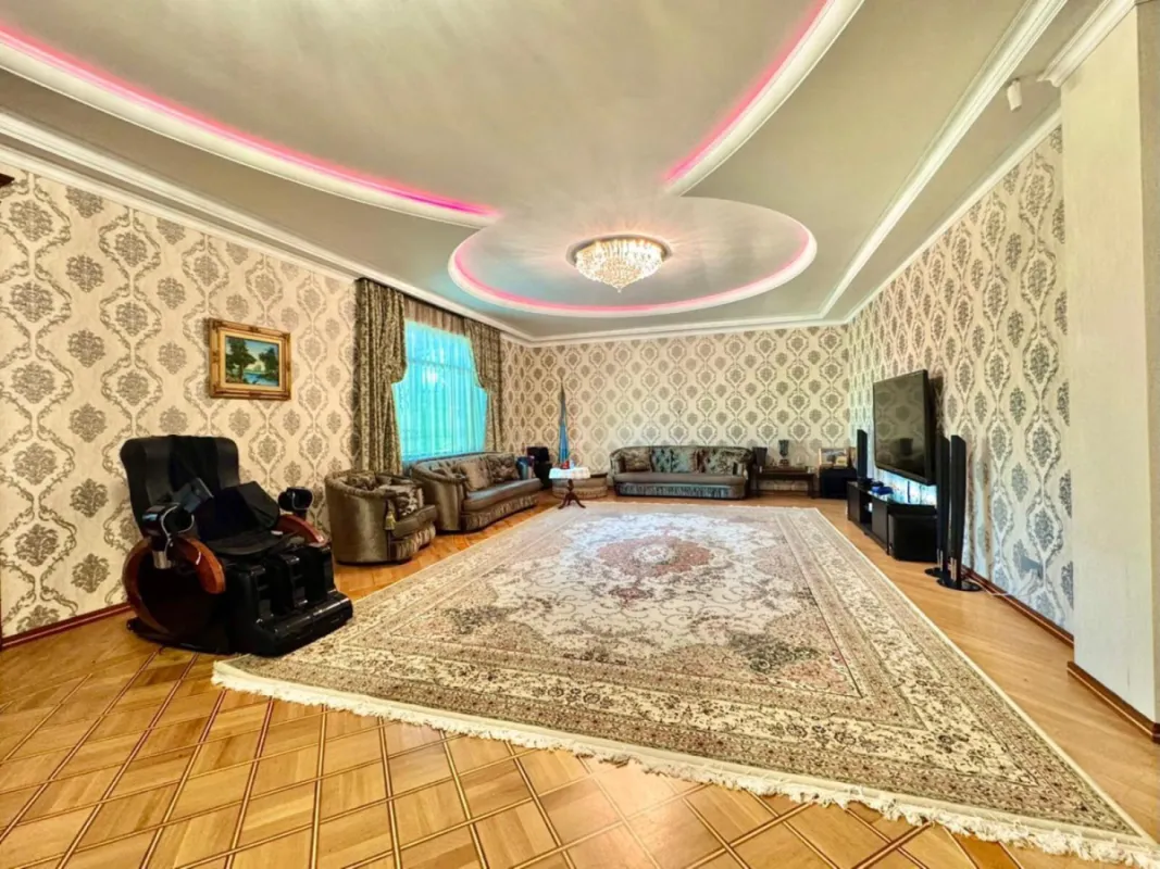 Satılır 14 otaqlı həyət evi 1875 m²