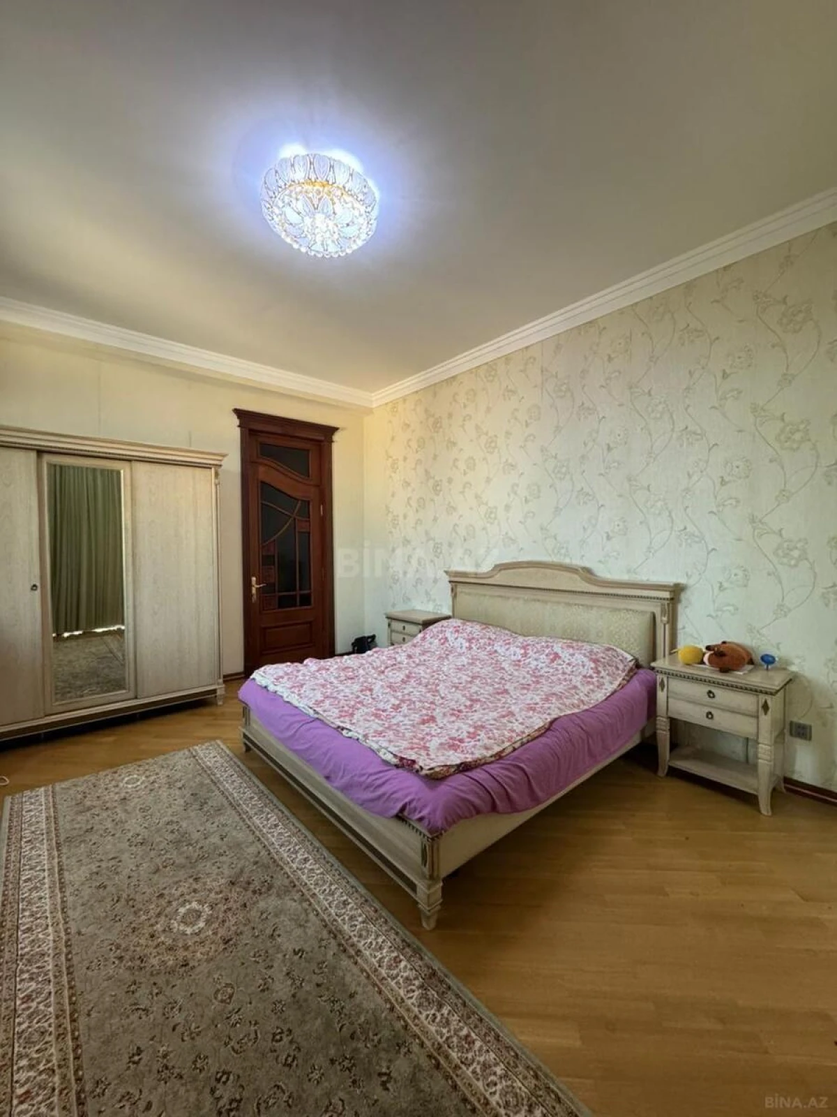 Satılır 14 otaqlı həyət evi 1875 m²