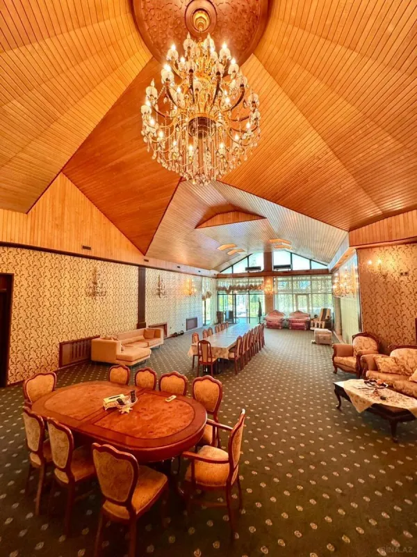 Satılır 14 otaqlı həyət evi 1875 m²