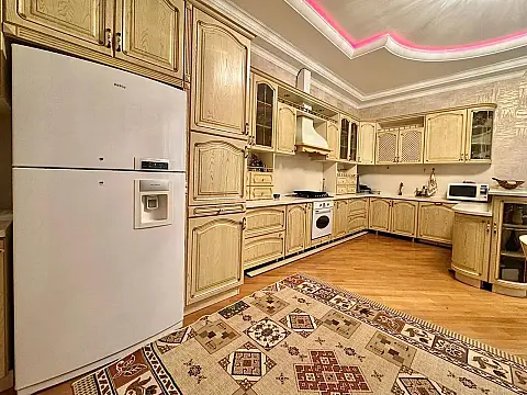 Satılır 14 otaqlı həyət evi 1875 m²