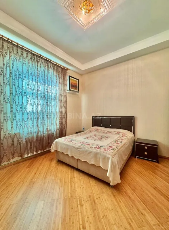 Satılır 14 otaqlı həyət evi 1875 m²