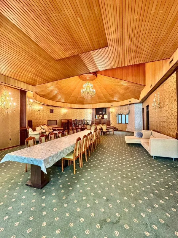 Satılır 14 otaqlı həyət evi 1875 m²