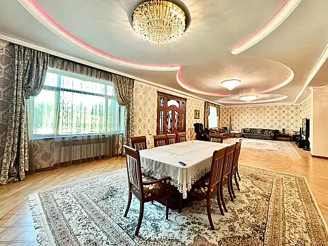Satılır 14 otaqlı həyət evi 1875 m²