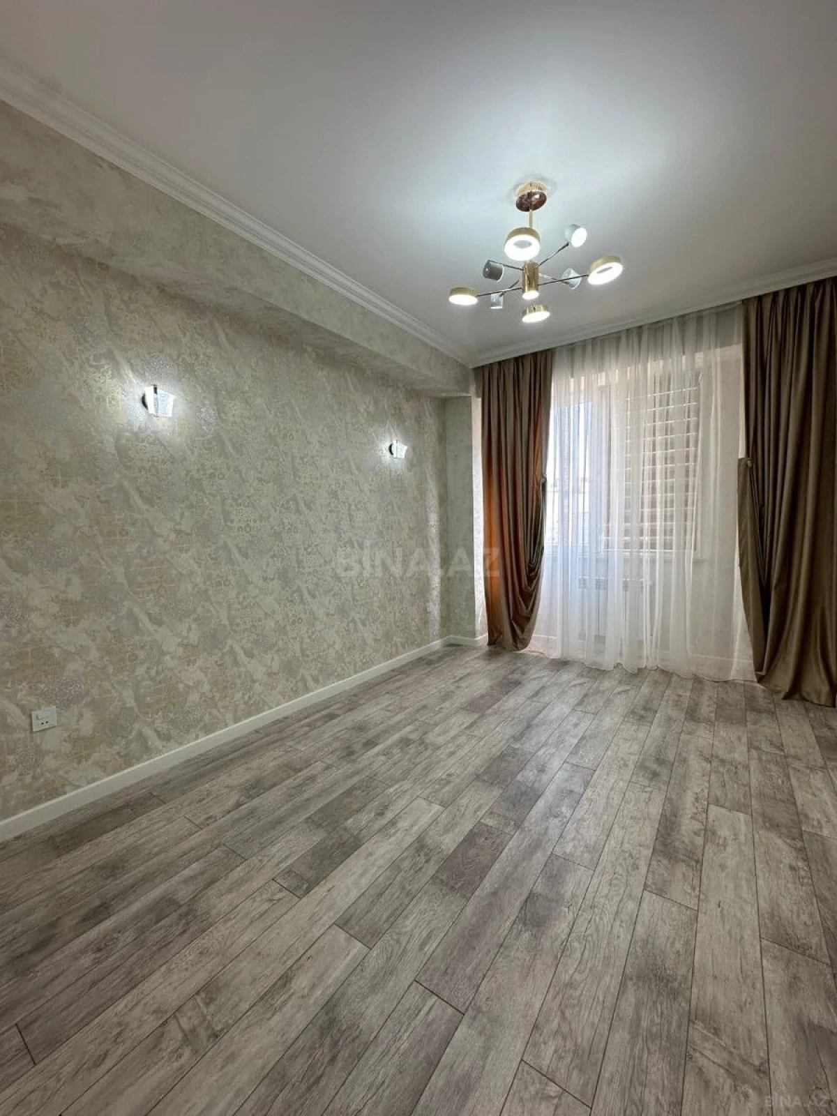 Satılır 2 otaqlı mənzil 75 m²