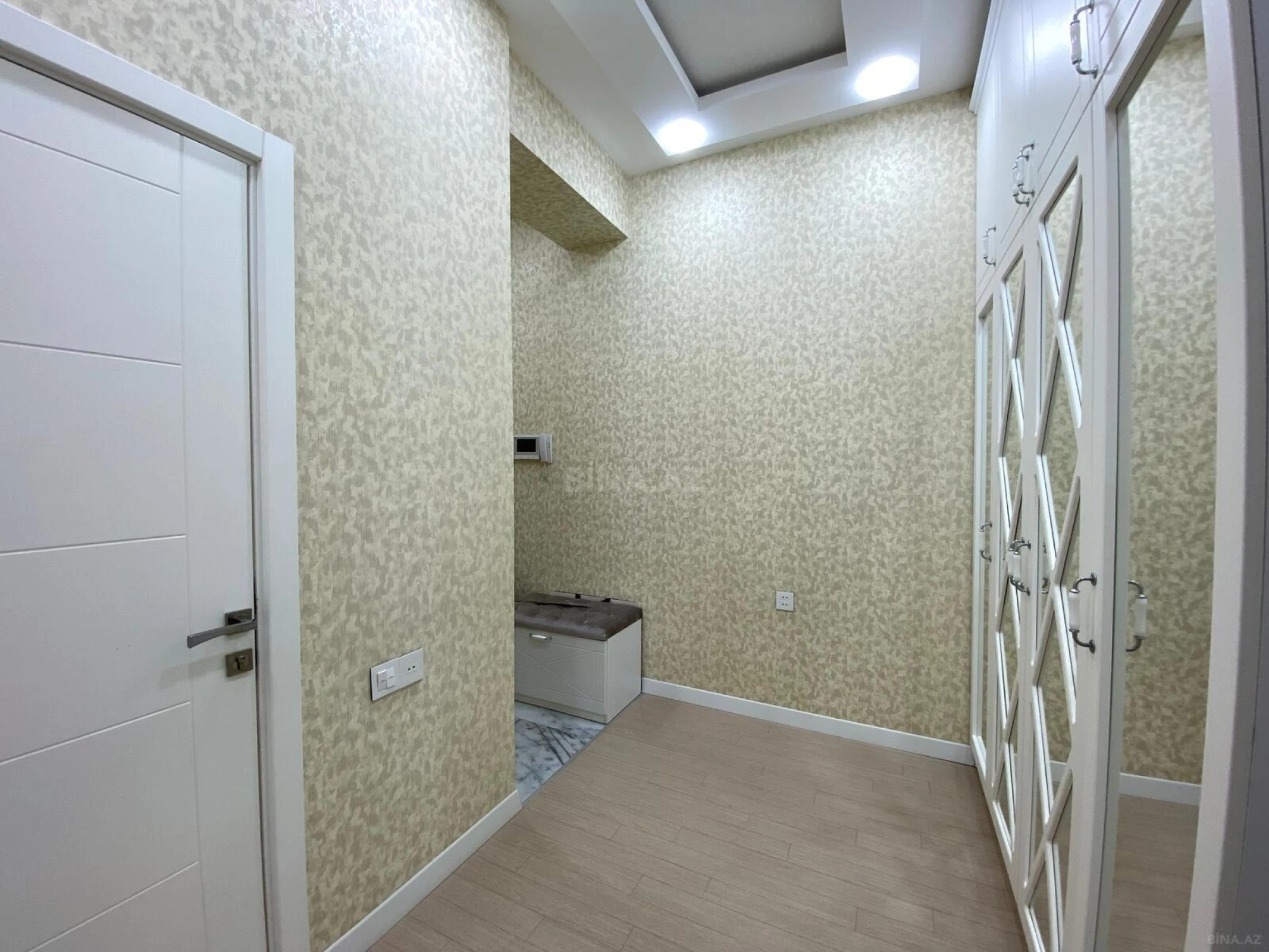 Satılır 3 otaqlı mənzil 113 m²