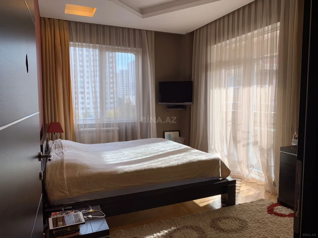 Kirayə verilir 3 otaqlı mənzil 140 m²