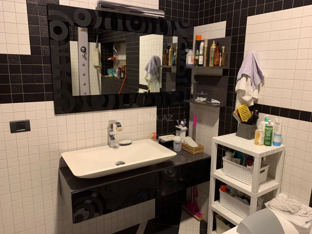 Kirayə verilir 3 otaqlı mənzil 140 m²