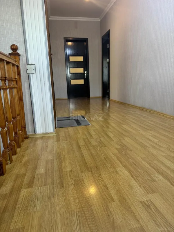 Satılır 5 otaqlı həyət evi 240 m²