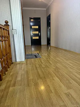 Satılır 5 otaqlı həyət evi 240 m²
