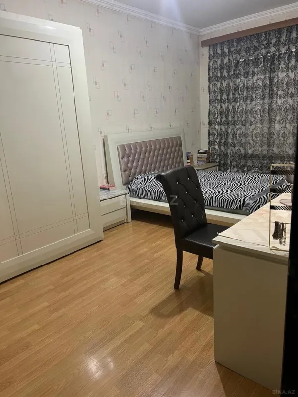 Satılır 5 otaqlı həyət evi 240 m²