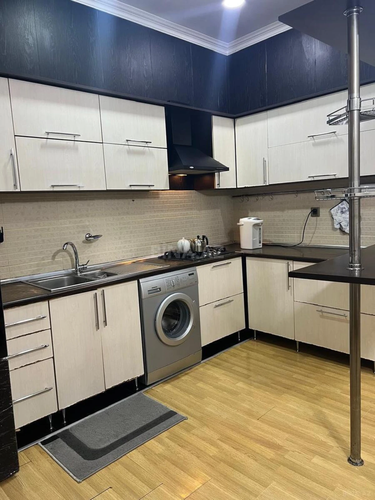 Satılır 5 otaqlı həyət evi 240 m²