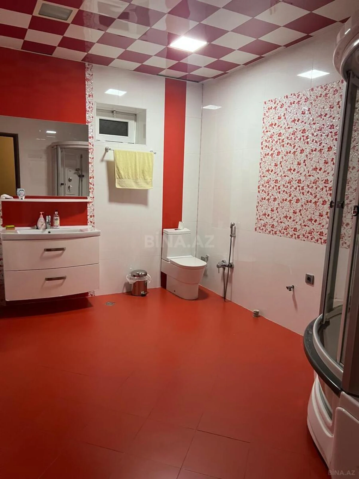 Satılır 5 otaqlı həyət evi 240 m²