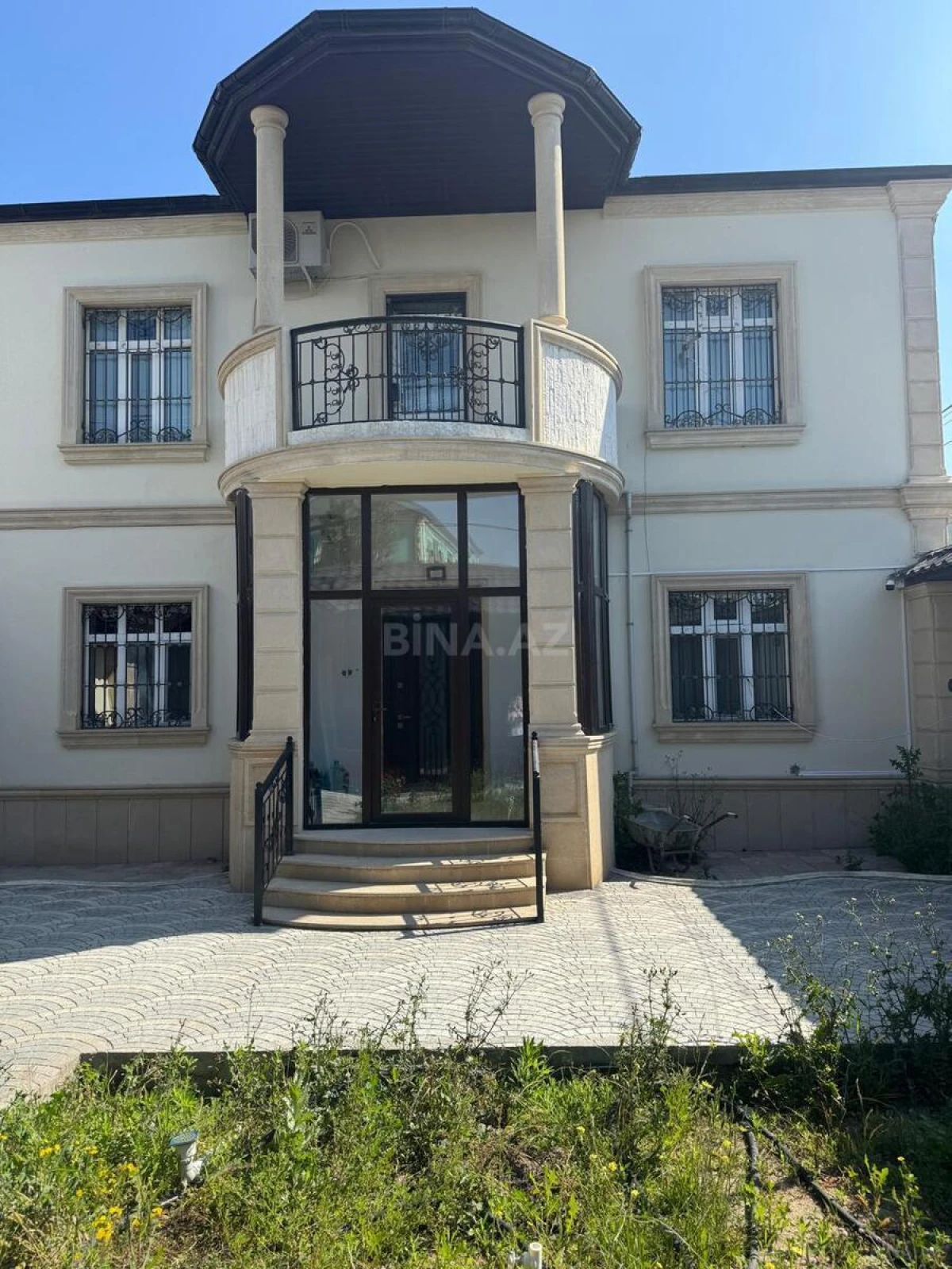 Satılır 5 otaqlı həyət evi 240 m²