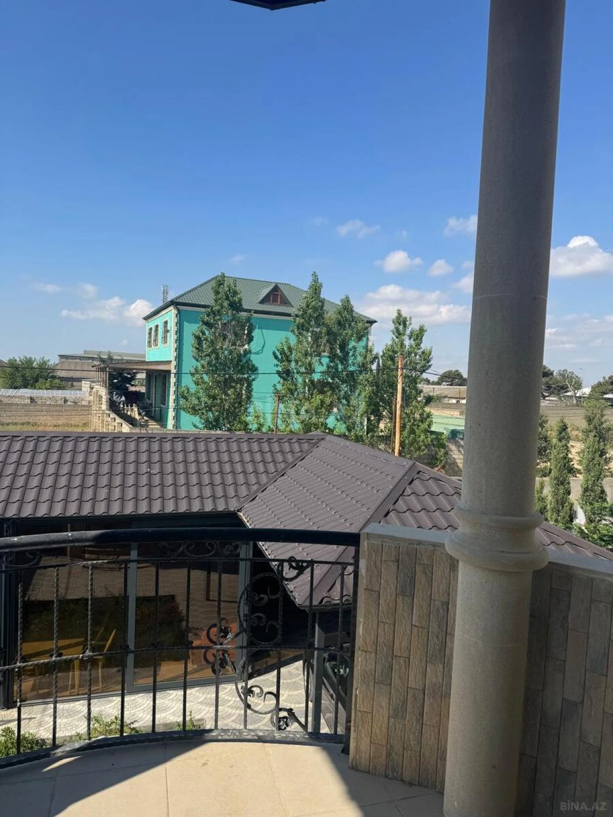 Satılır 5 otaqlı həyət evi 240 m²