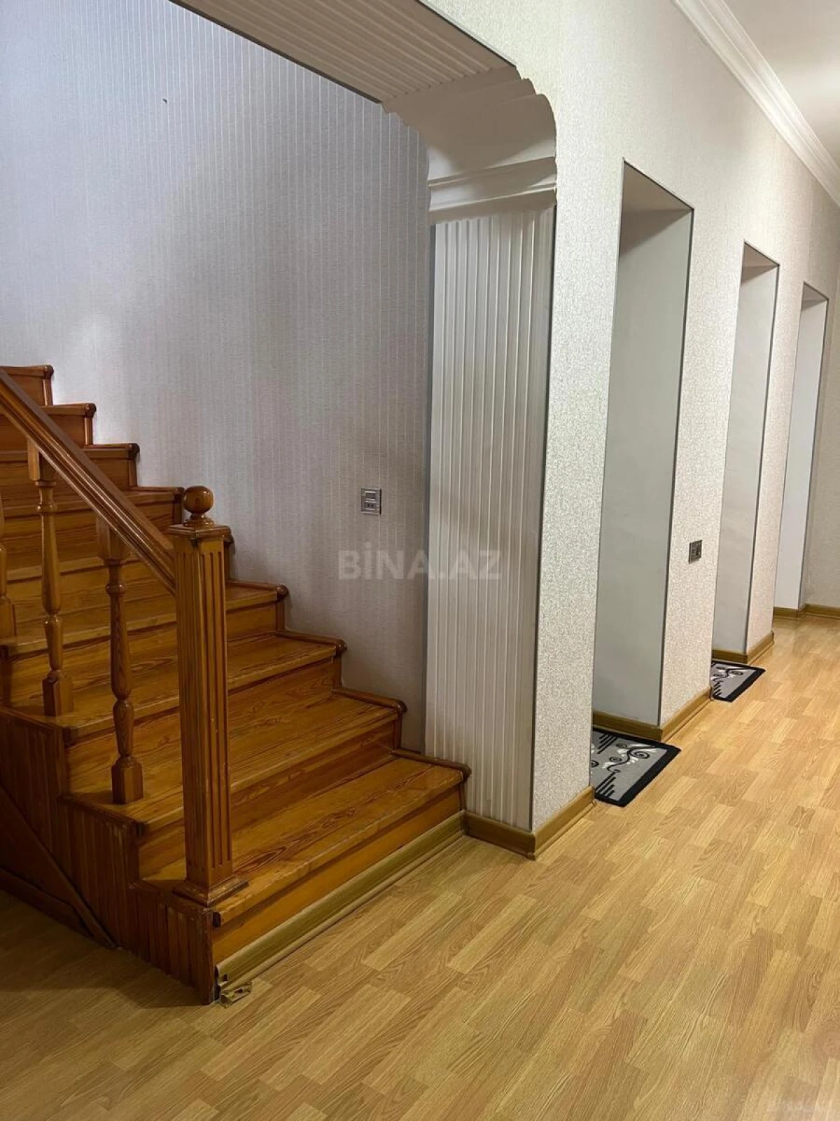 Satılır 5 otaqlı həyət evi 240 m²