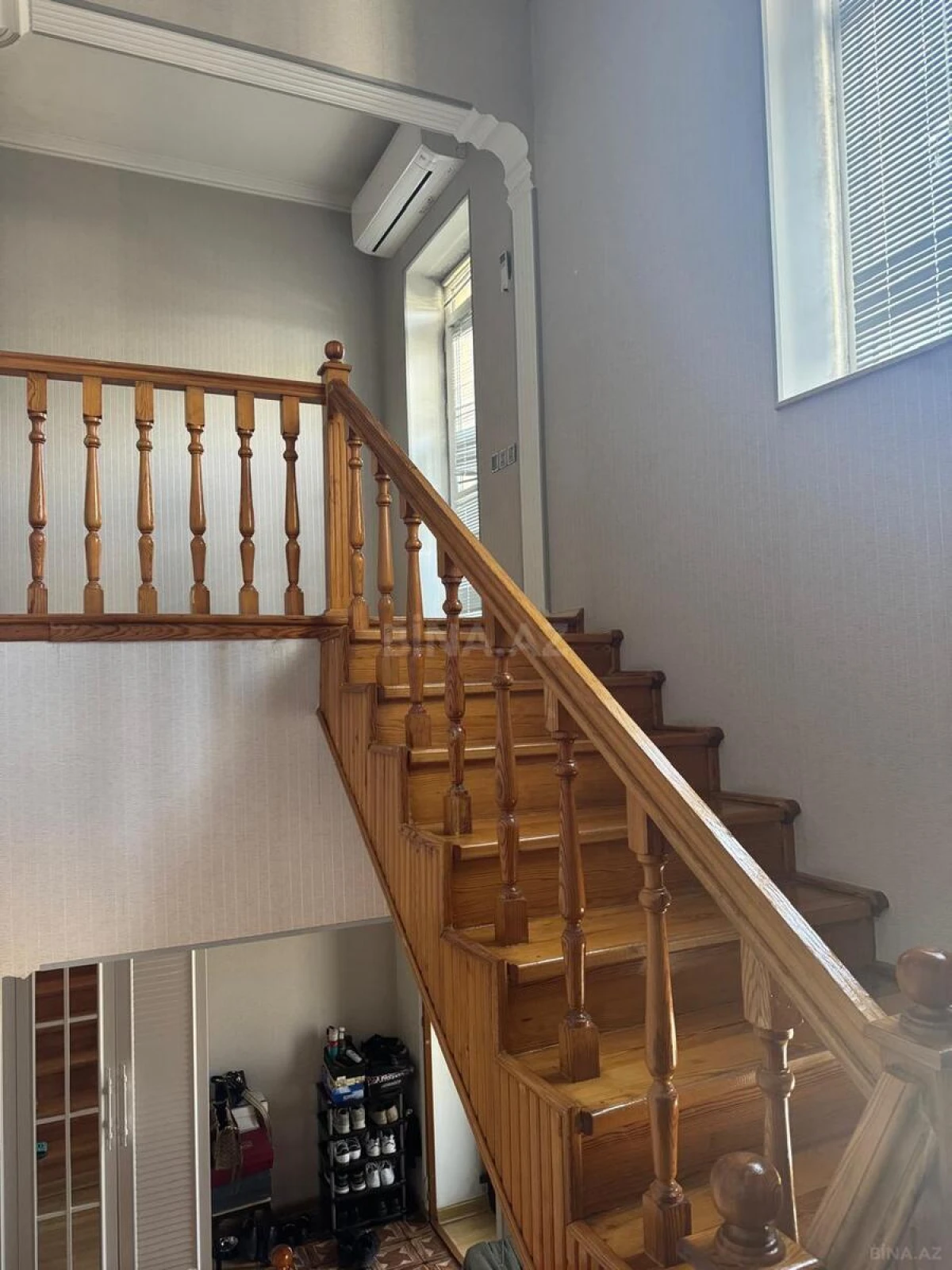 Satılır 5 otaqlı həyət evi 240 m²