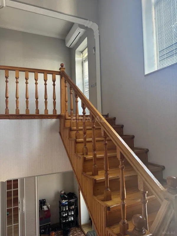 Satılır 5 otaqlı həyət evi 240 m²