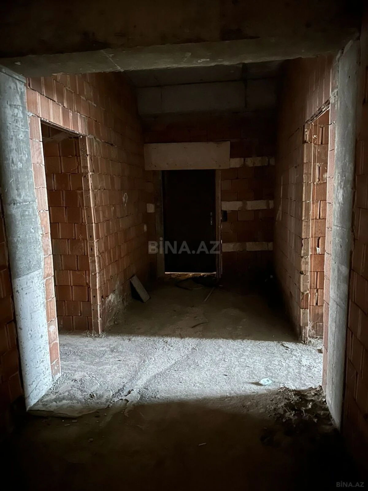 Satılır 5 otaqlı mənzil 296 m²