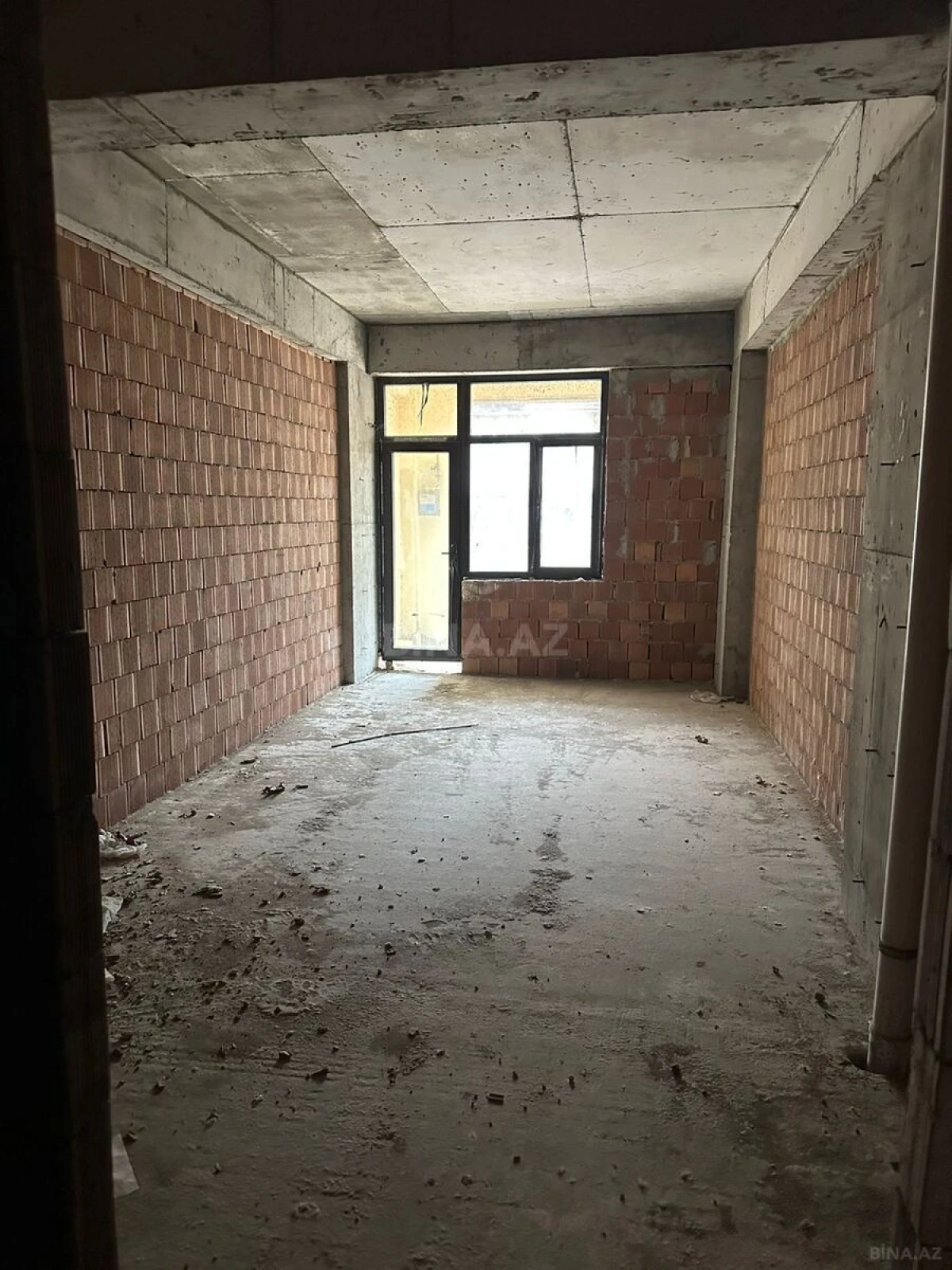 Satılır 5 otaqlı mənzil 296 m²