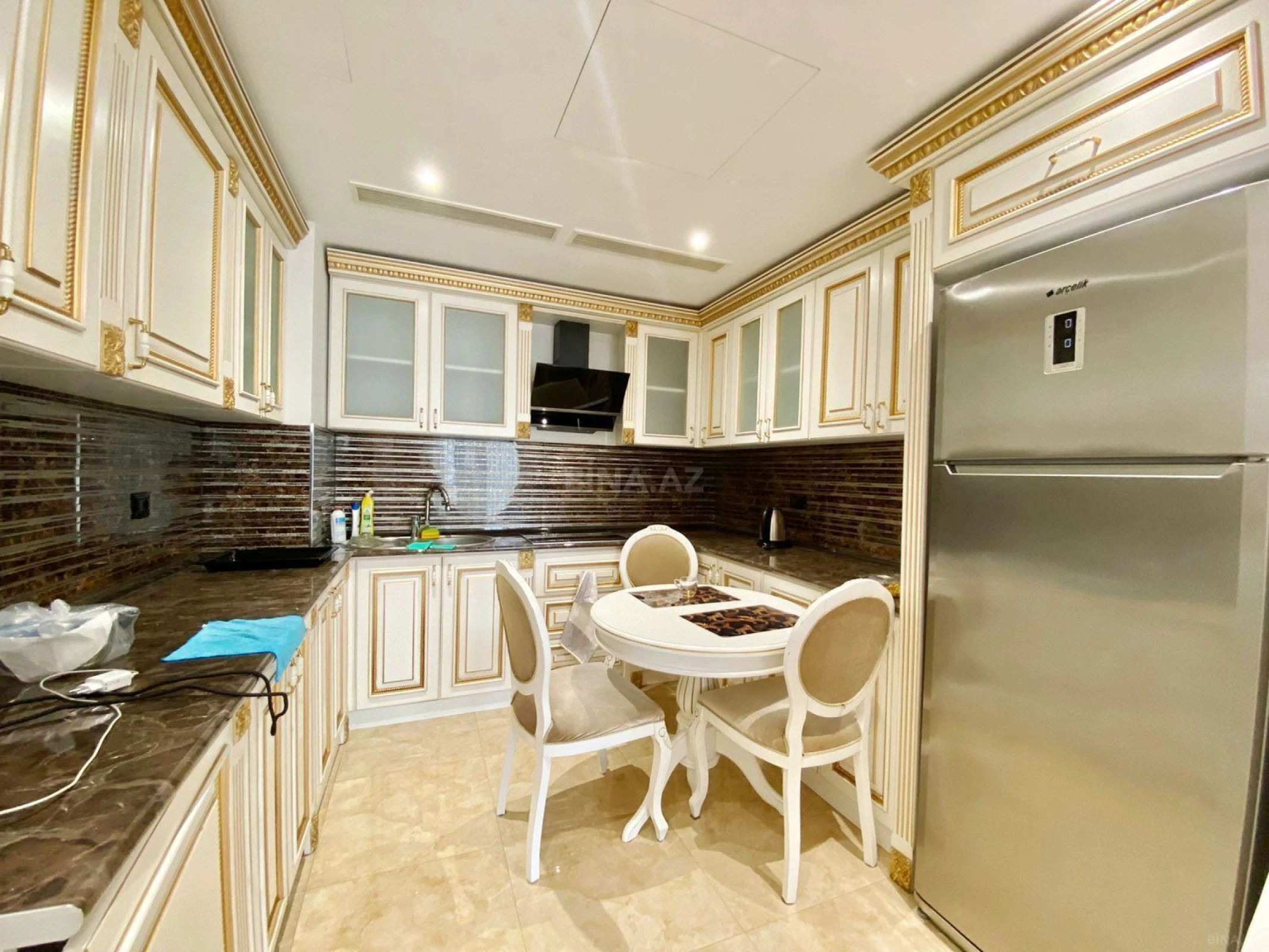 Kirayə verilir 3 otaqlı mənzil 135 m²