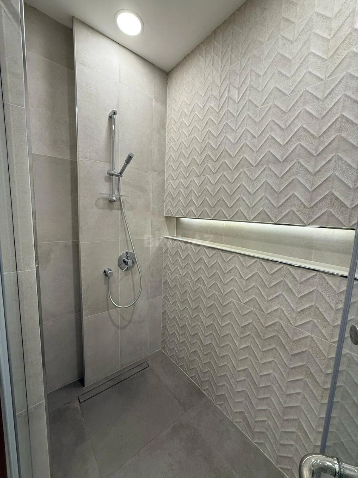 Satılır 3 otaqlı mənzil 130 m²
